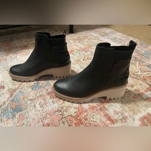 8.5 Dolce Vita Boots